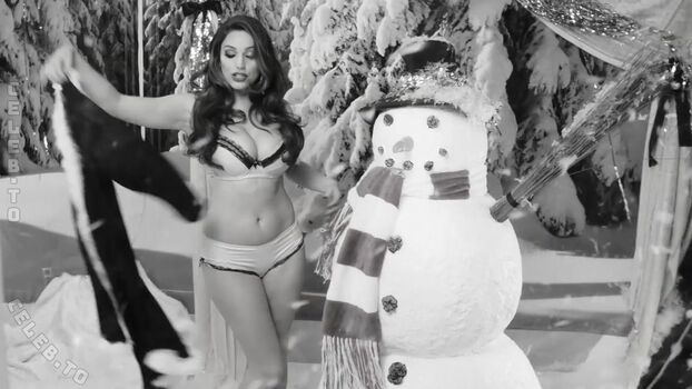 Kelly Brook
