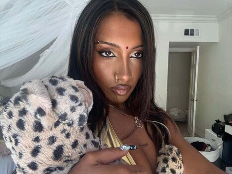 Full leaked Lara raj private onlyfans photo