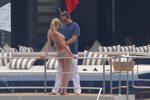 Lara Stone