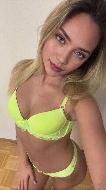 Full leaked Lararosenfeld private onlyfans photo