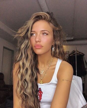 Lennon Stella