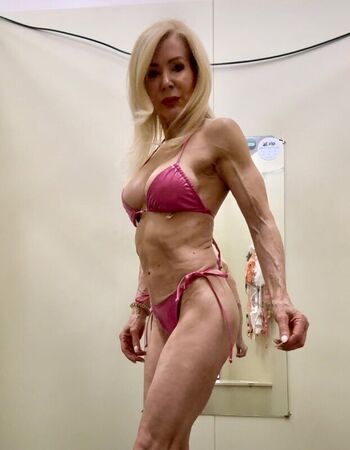 Lesley Maxwell