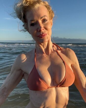 Lesley Maxwell