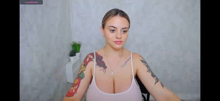 Full leaked Liliat mfc private onlyfans photo