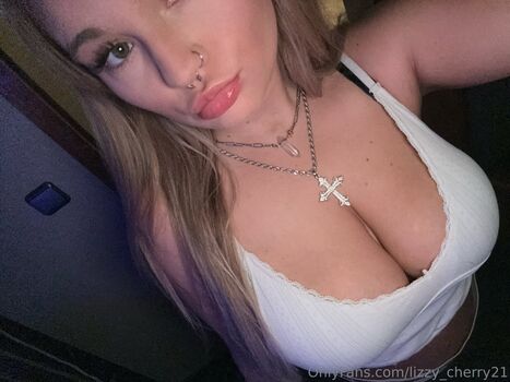 Lizzy_cherry21
