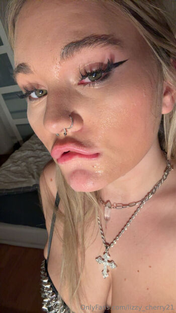 Lizzy_cherry21