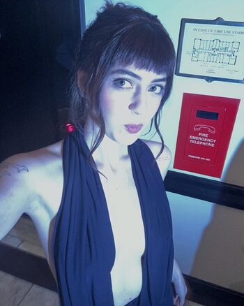 Full leaked Lizzy mcalpine private onlyfans photo