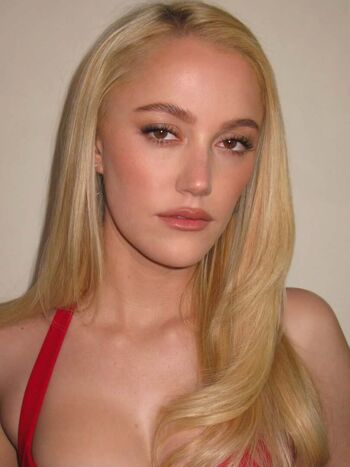 Maika Monroe