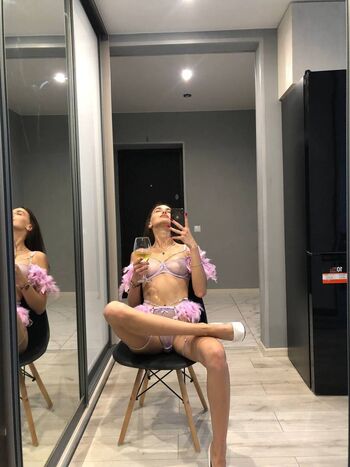 mia_evans