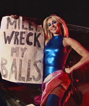 Full leaked Miley cyrus page private onlyfans photo