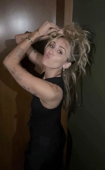 Full leaked Miley cyrus page private onlyfans photo