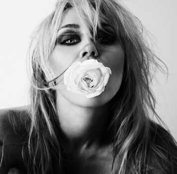 Full leaked Miley cyrus page private onlyfans photo
