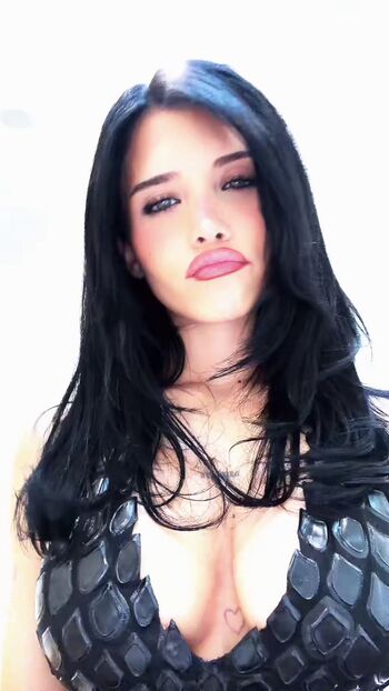 Nessa Barrett