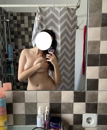Full leaked Yellz / private onlyfans photo