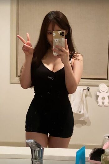 Full leaked Lauraa babyy/ private onlyfans photo