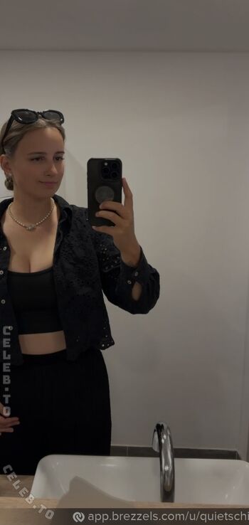 Full leaked Quietschiie private onlyfans photo