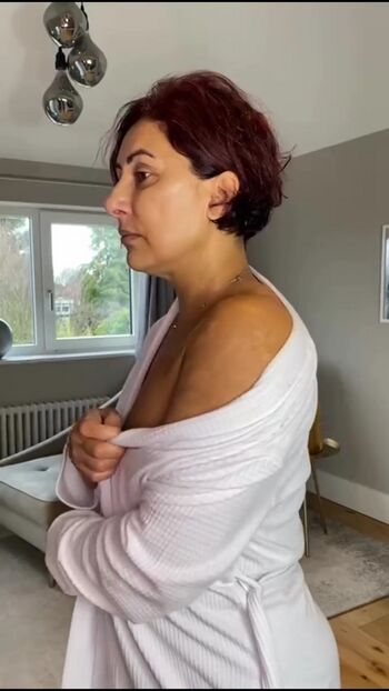 Saira Khan