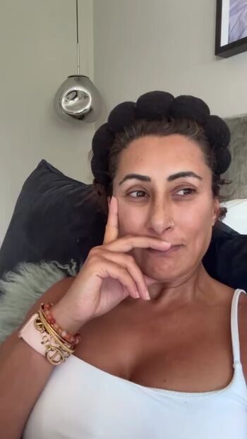 Saira Khan