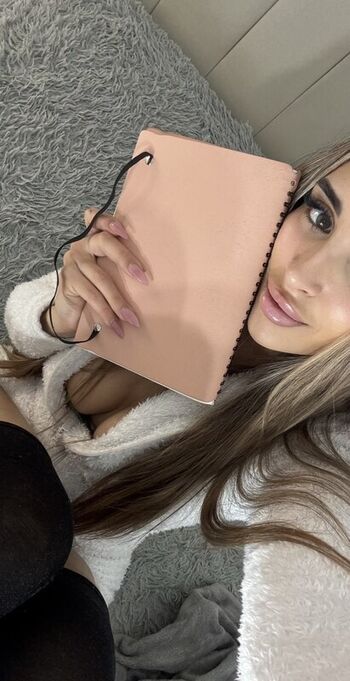 Full leaked Saramz private onlyfans photo