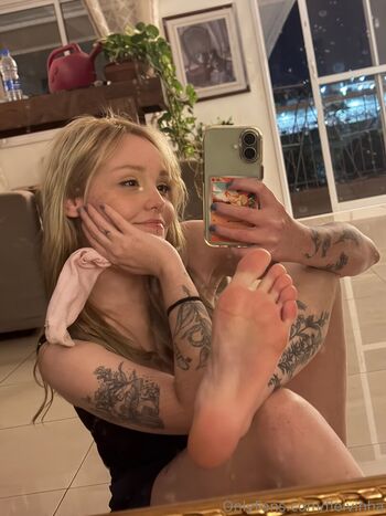 Full leaked Evelyn claire/ private onlyfans photo