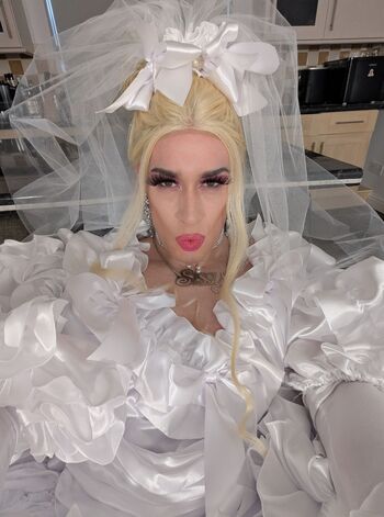 Full leaked Satin silk private onlyfans photo