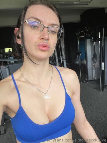 simonaexclusive