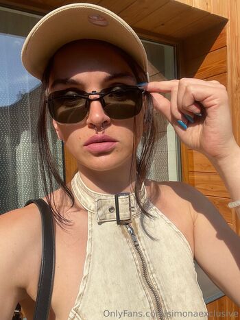 simonaexclusive