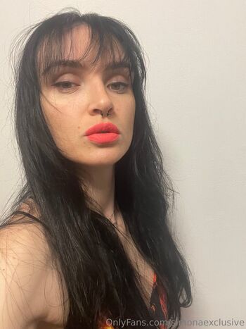 simonaexclusive