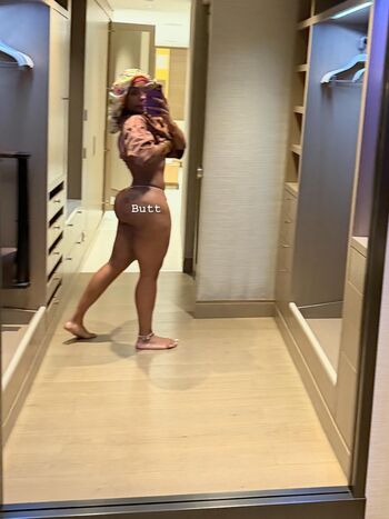 Full leaked Mature women/ private onlyfans photo
