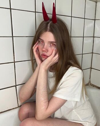 Full leaked Holly wolf / private onlyfans photo