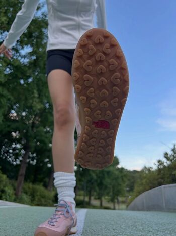 tiny.pretty.j