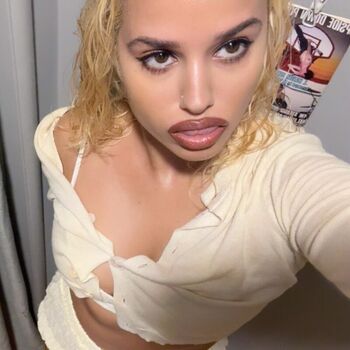 Tommy Genesis