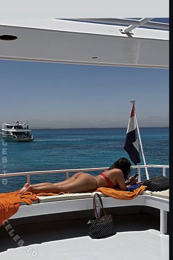Full leaked Valonaash private onlyfans photo
