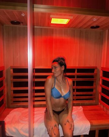Violeta Dee