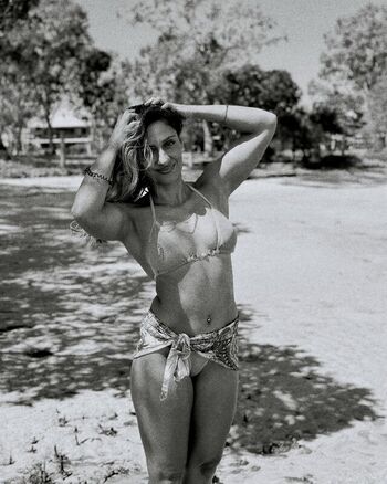 Violeta Dee