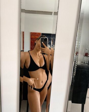 Violeta Dee