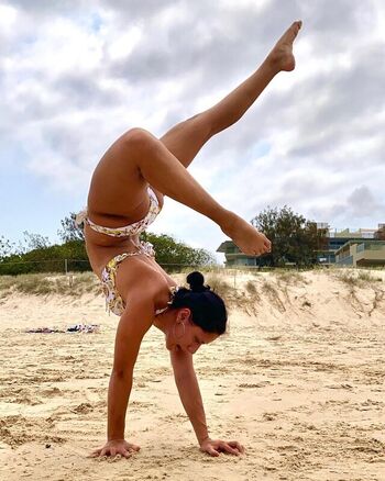 Violeta Dee