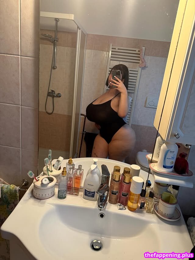 Mxmmytina / Vvalentinabonetalli Nude OnlyFans Photo #184