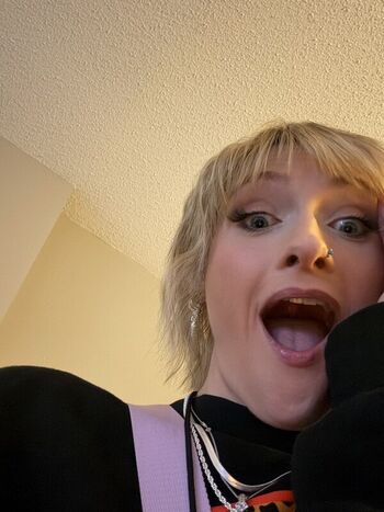 WheezyBlonde