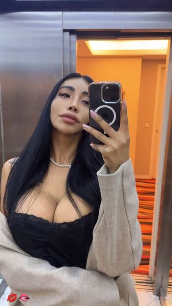 Full leaked Fayemiah/ private onlyfans photo