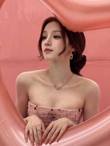 Full leaked Pom klementieff/ private onlyfans photo