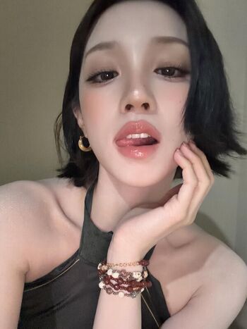 Full leaked Heavemly/ private onlyfans photo